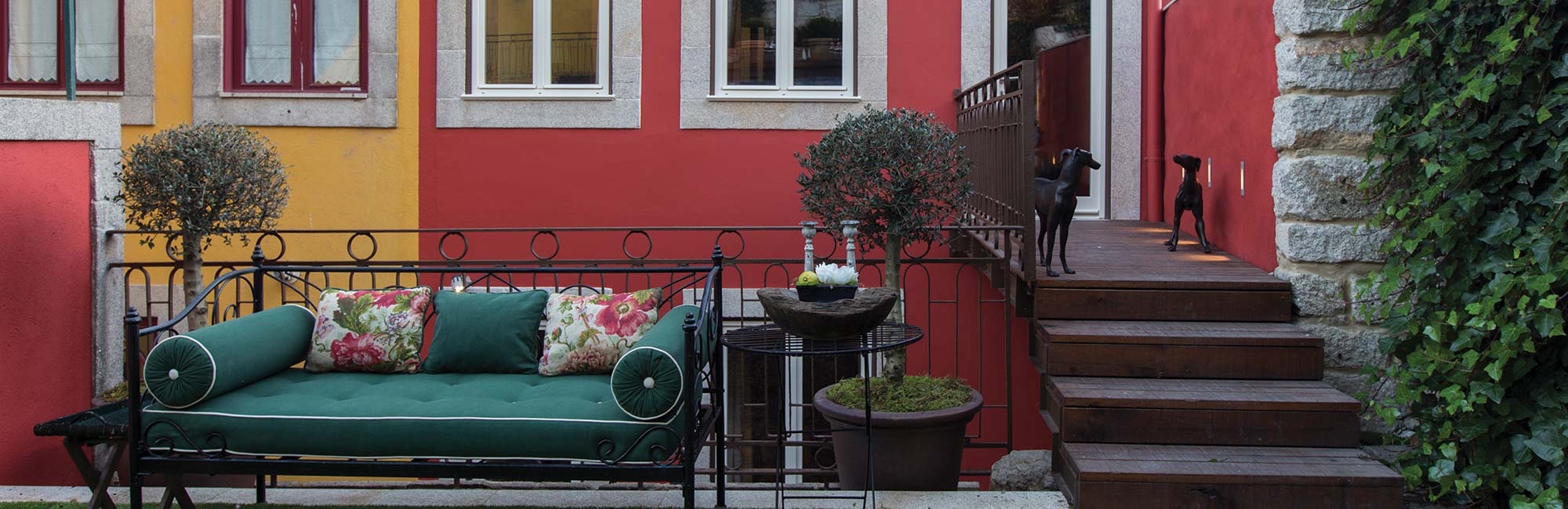 M Maison Particulière Banner