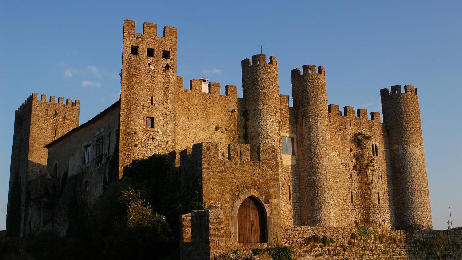 Turismo Centro de Portugal - Alcobaca Batalha Monasteries with Obidos castle back