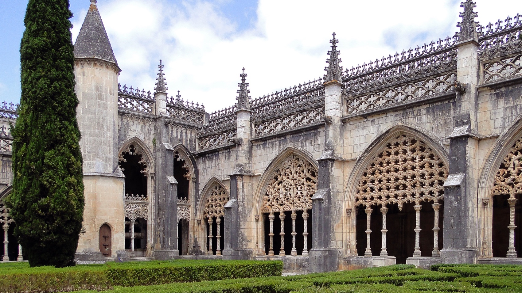 Alcobaca Batalha Monasteries with Obidos garden