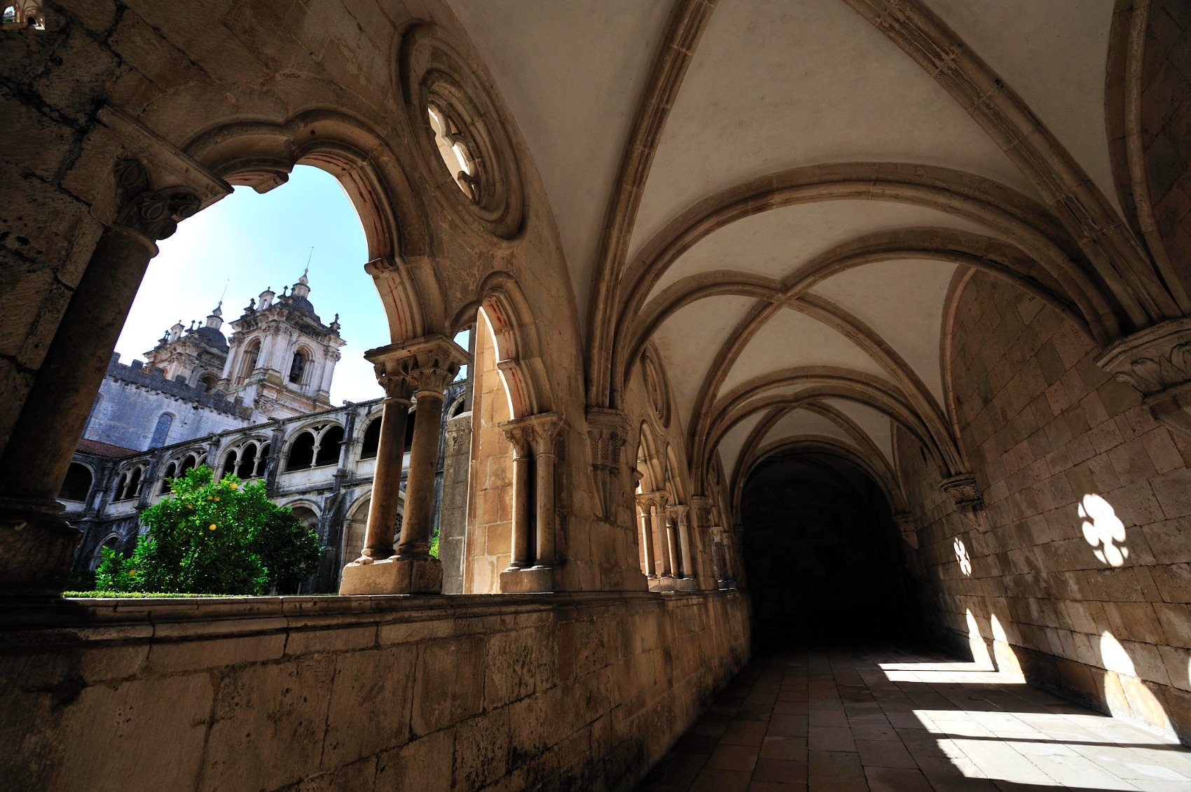 Alcobaça-Batalha-Monasteries-with-Fátima-arch-CREDIT-Turismo-Centro-De-Portugal
