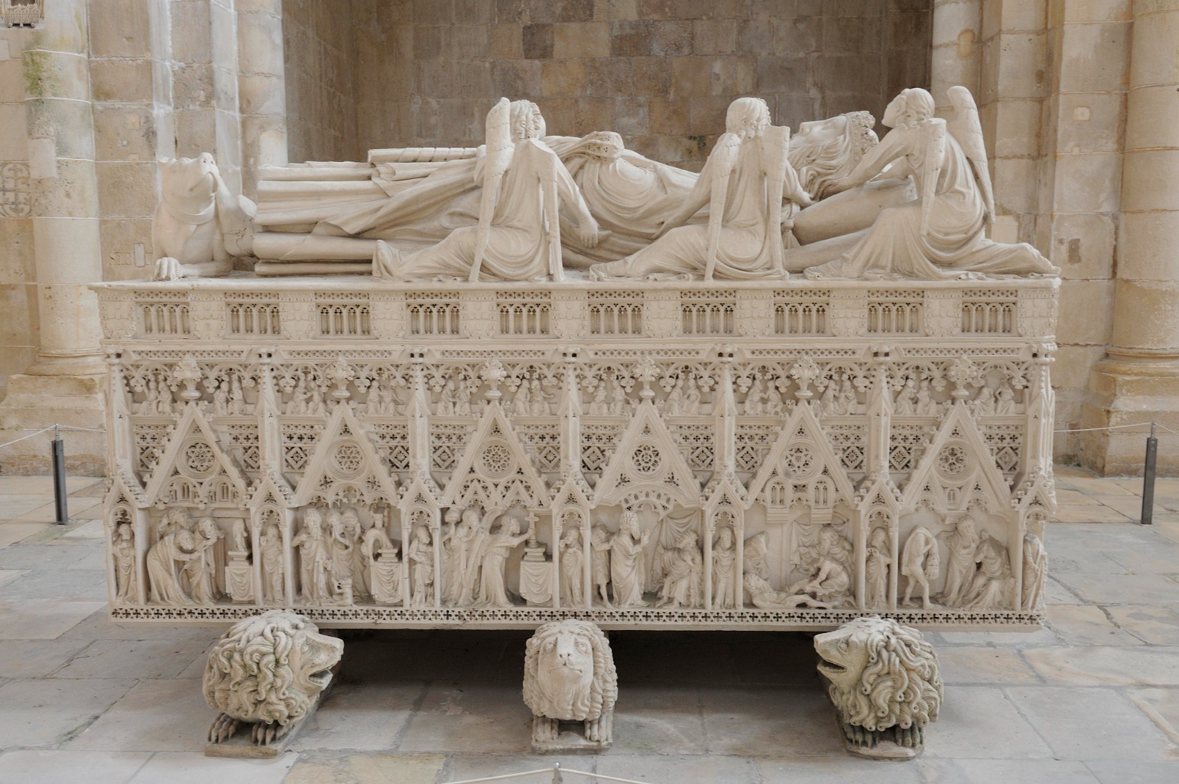 Alcobaça-Batalha-Monasteries-with-Fátima-tumulo-CREDIT-Turismo-Centro-De-Portugal