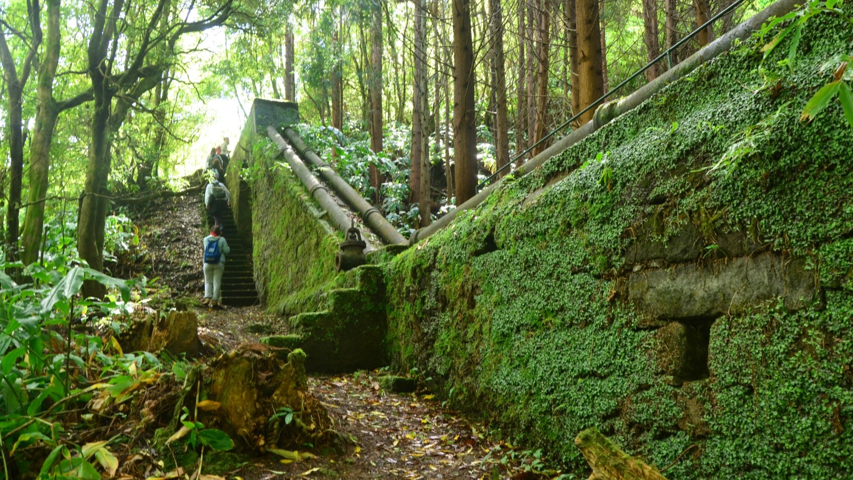 Azores-Hike-with-Janela-do-Inferno-janela-inferno