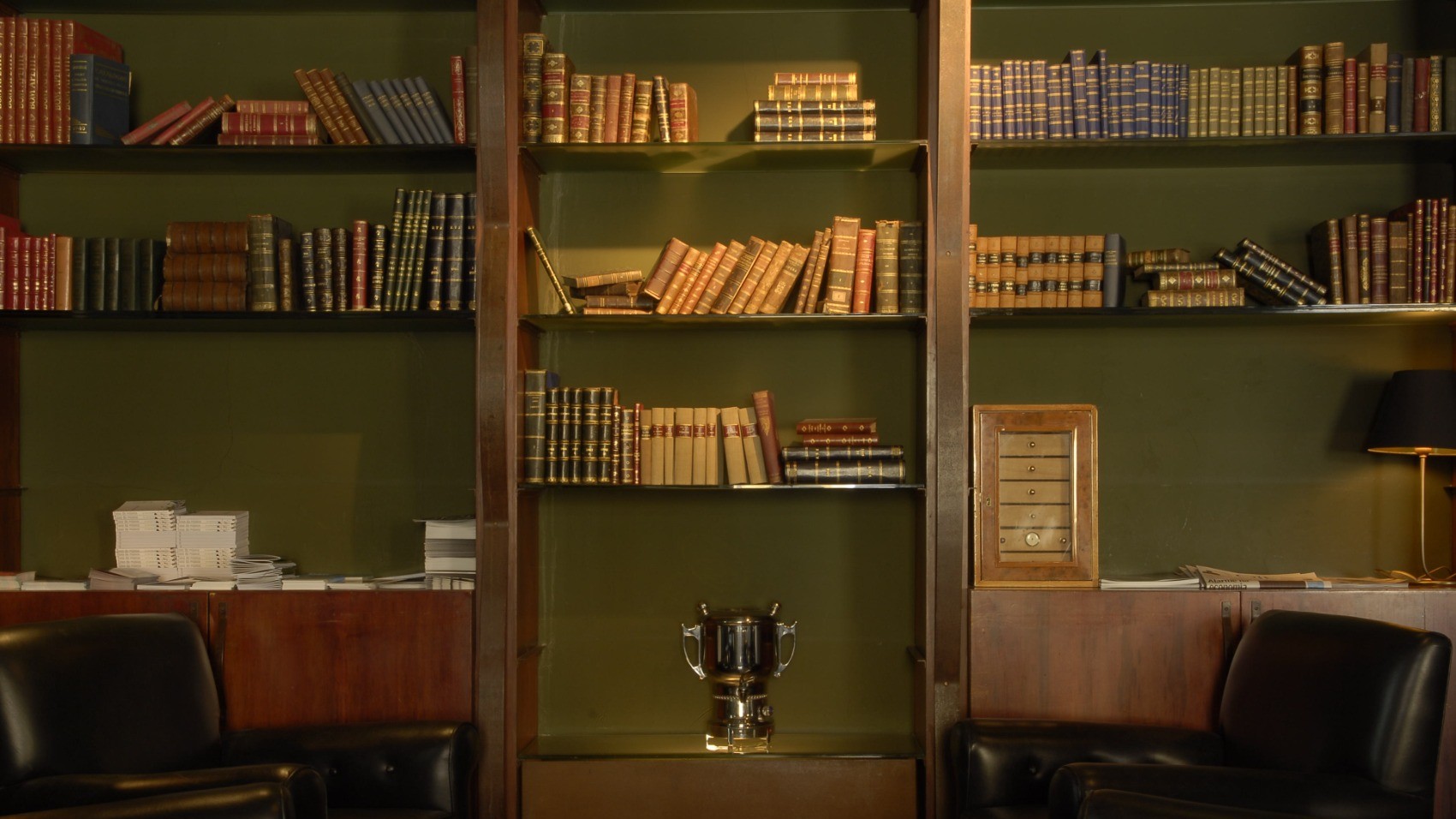 Book Wall CF Restaurant