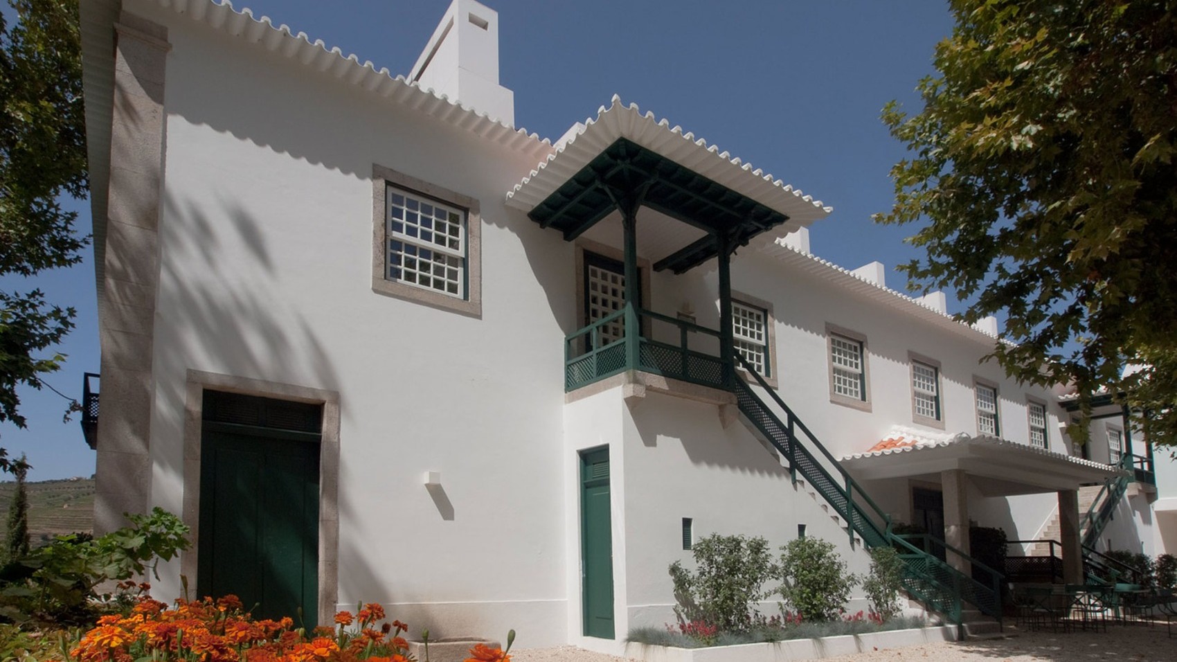 Building Traditional Wine Lodge