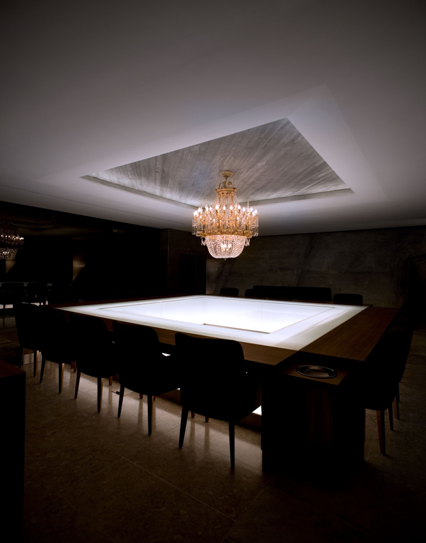 Chandelier Modern & Hip Wine Estate 