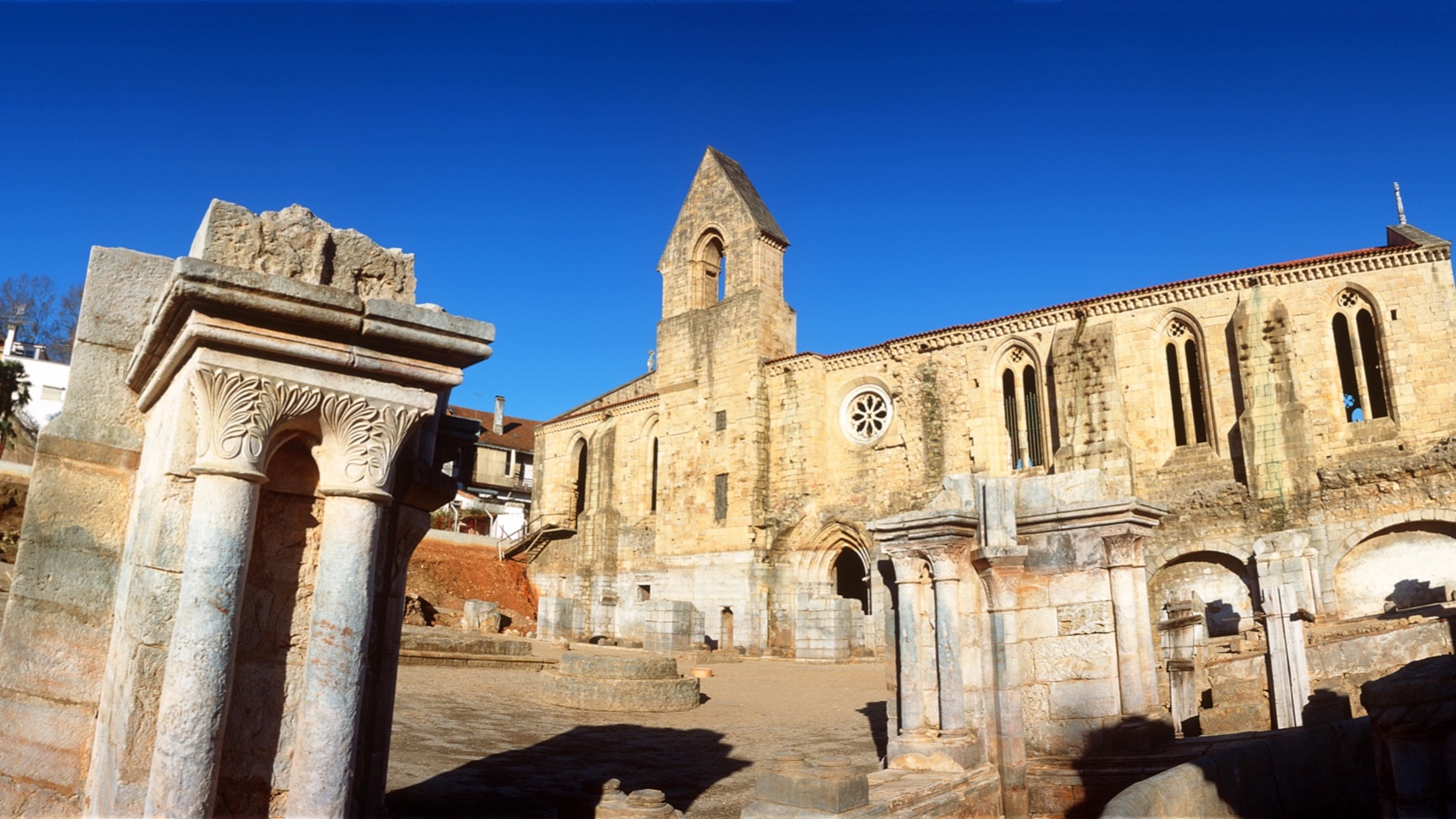 Turismo Centro de Portugal - Coimbra Conimbriga Past Immersion monastery outside