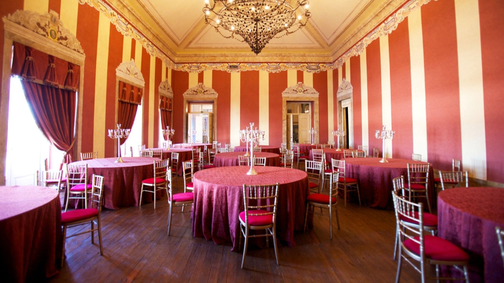 Dining Room 16th Century Palace