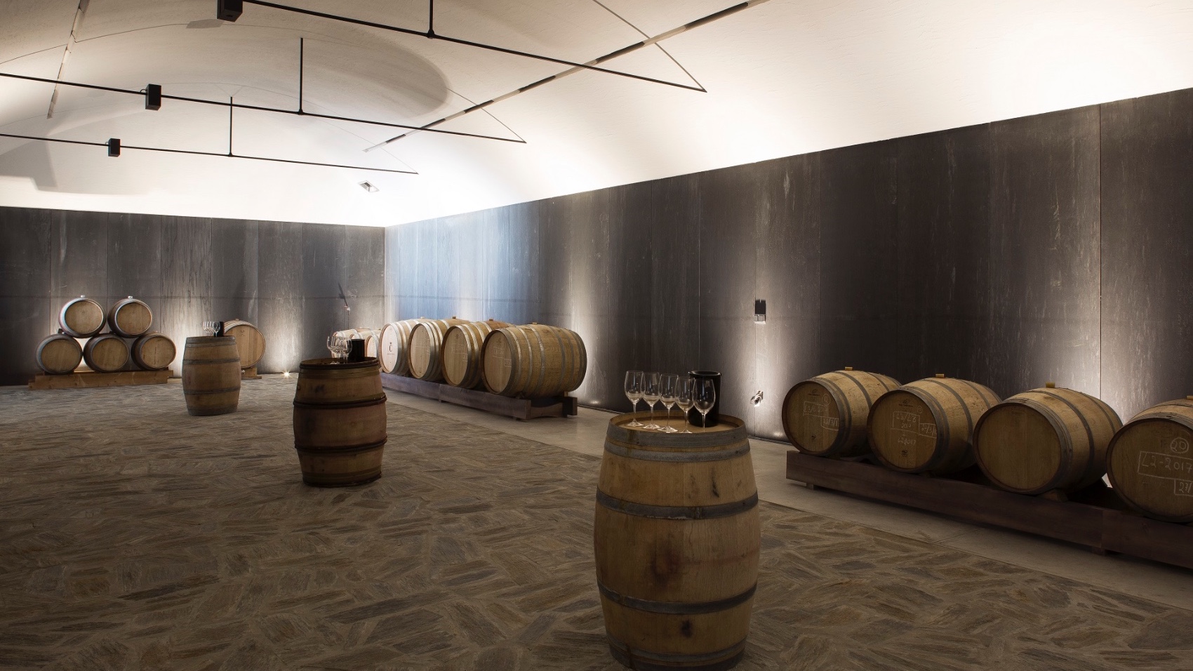 Douro Valley for Wine Lovers ct winey barrels