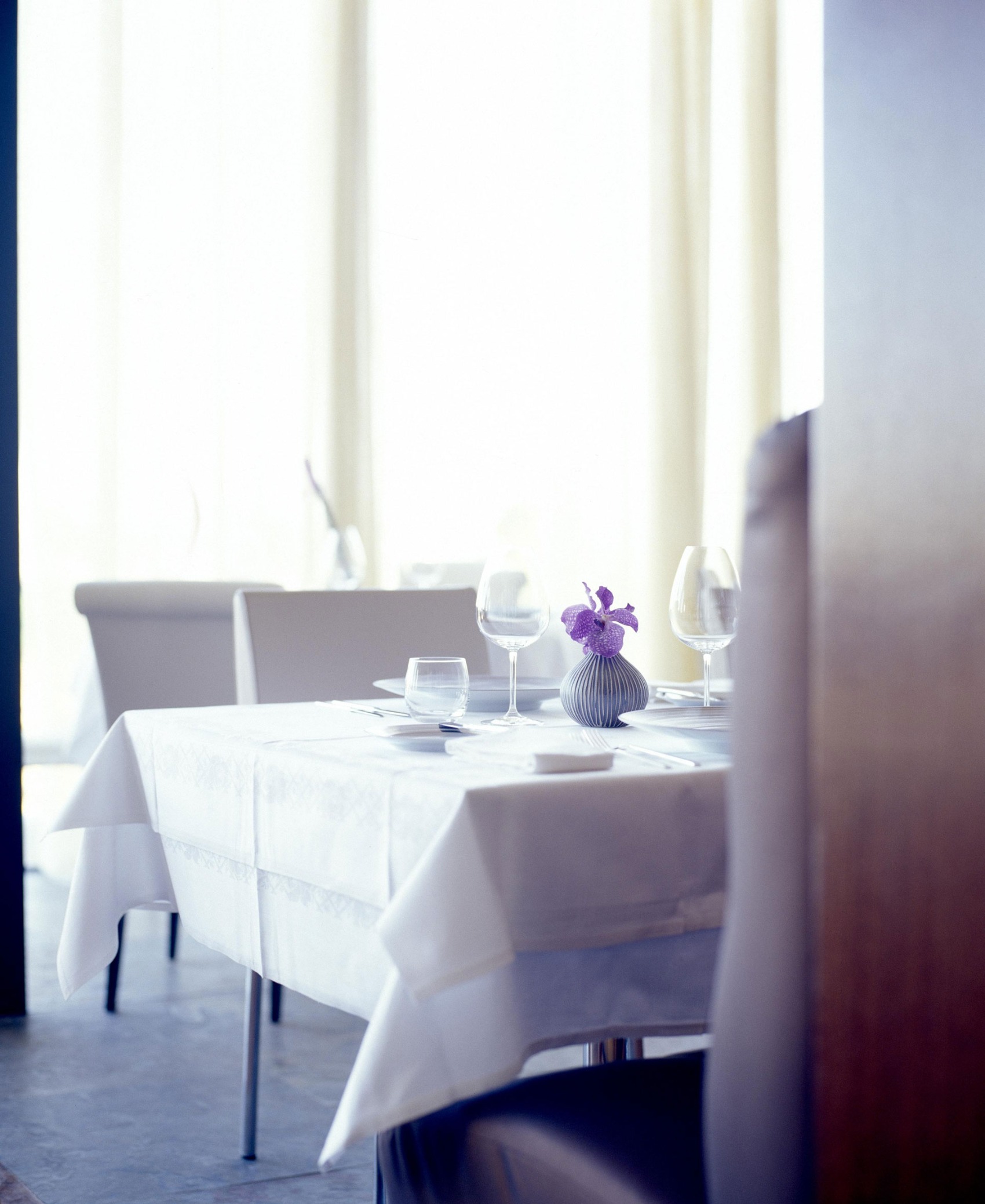 EL Restaurant Table