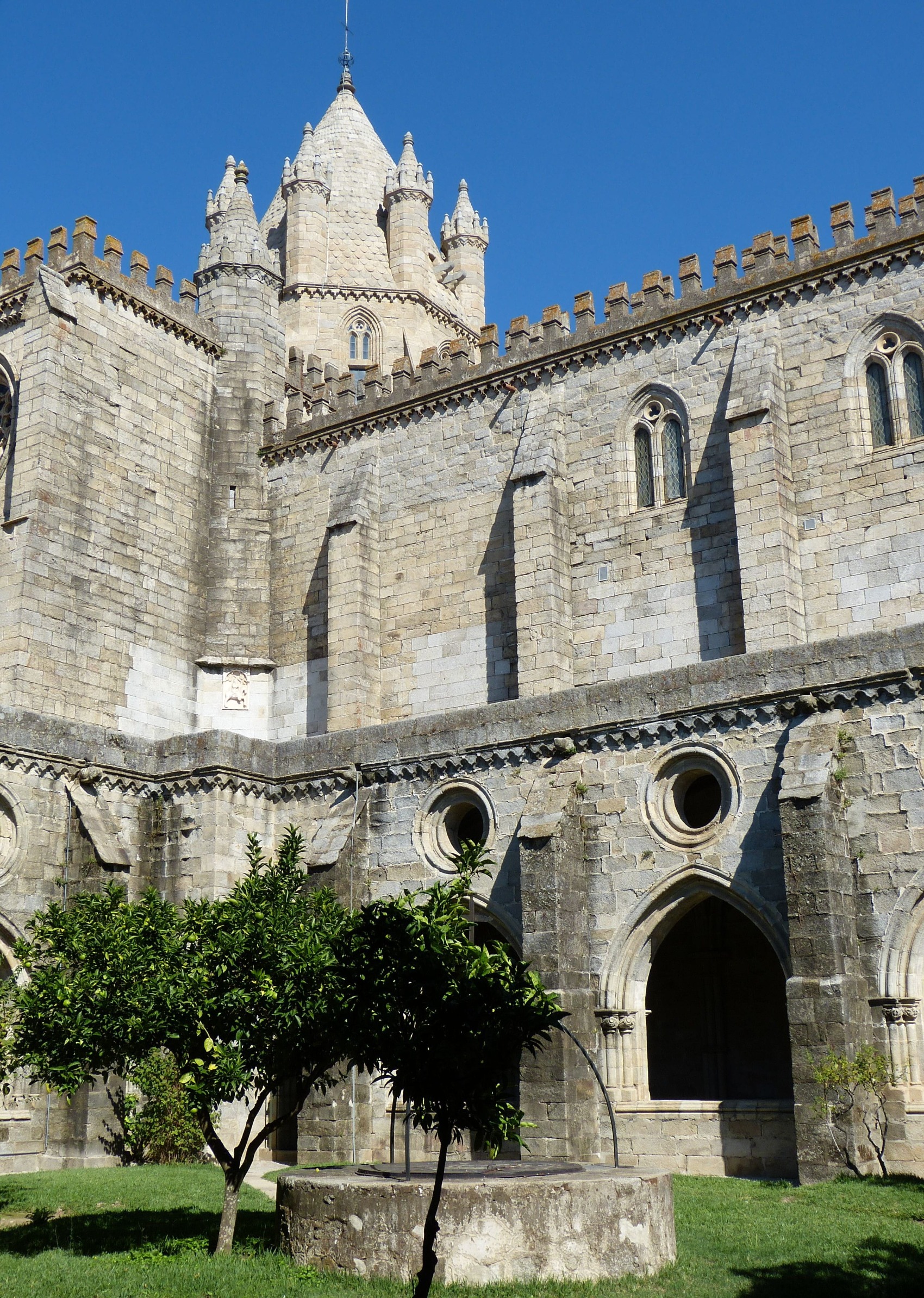 Evora-World-Heritage-Local-Delicacies-cathedral