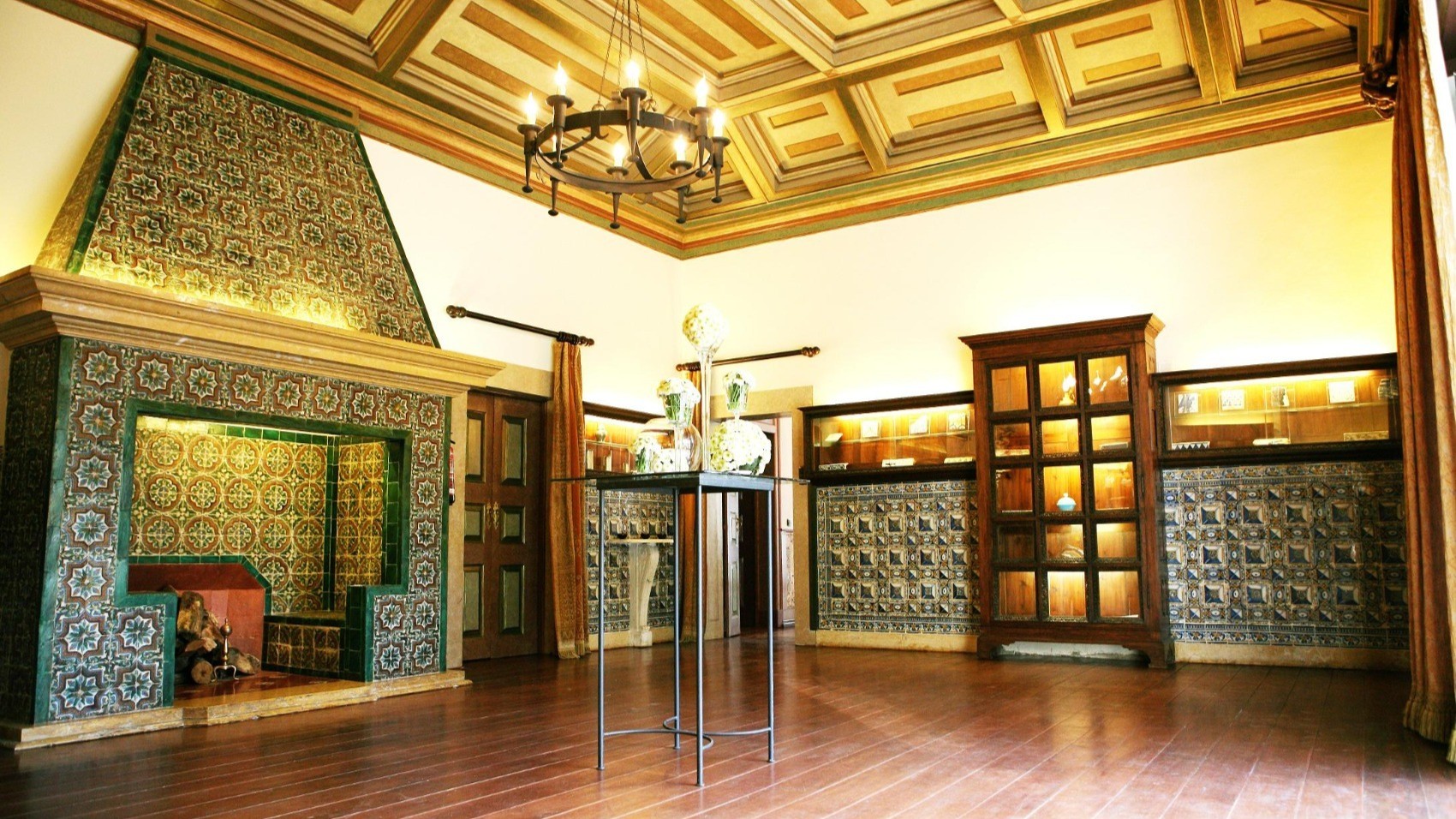 Fireplace 17th Century Charming Palace