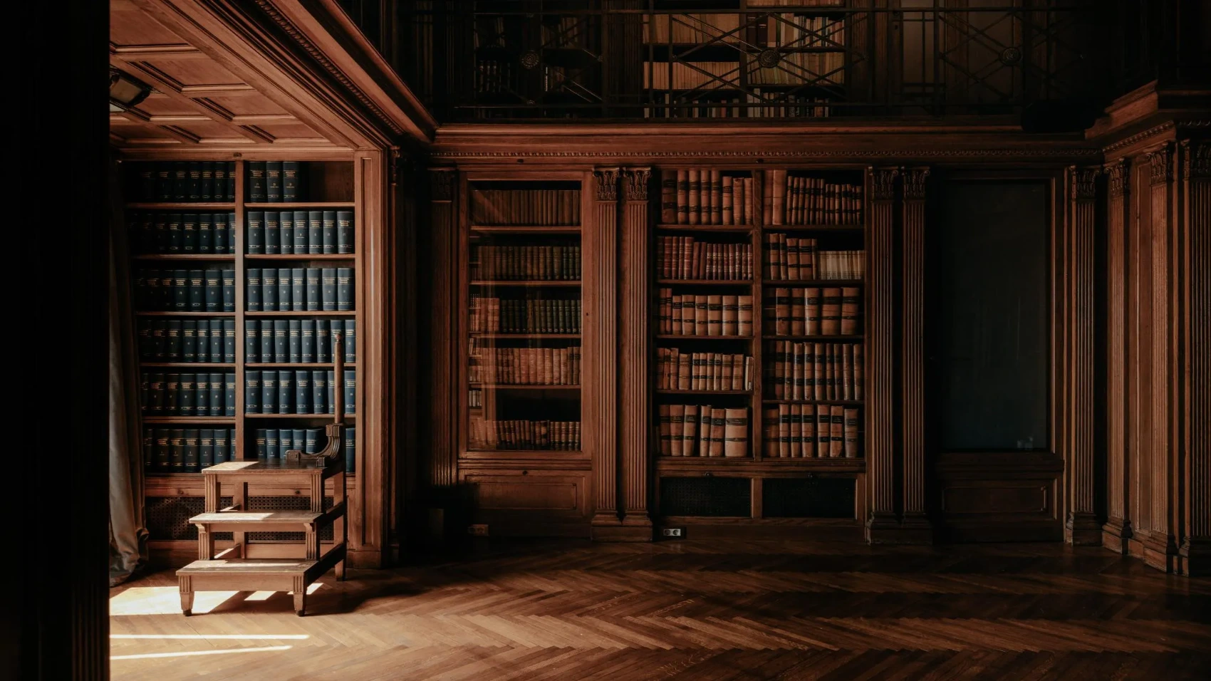 Library - Grand Hotel Central Barcelona