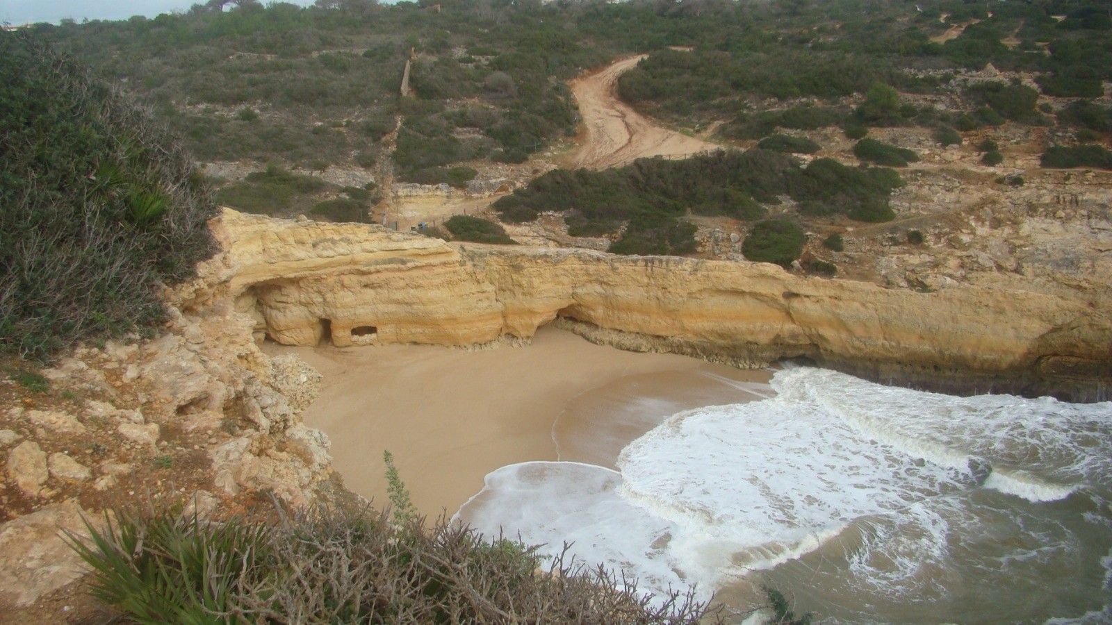 Hike-in-the-Algarve-beach