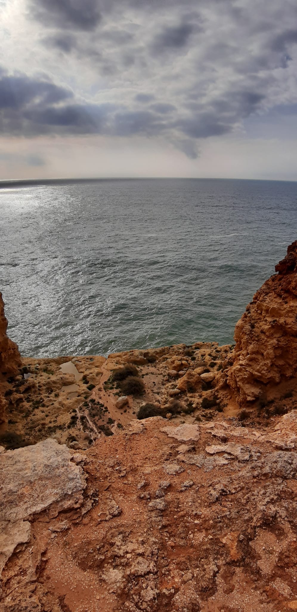 Hike-in-the-Algarve-sea