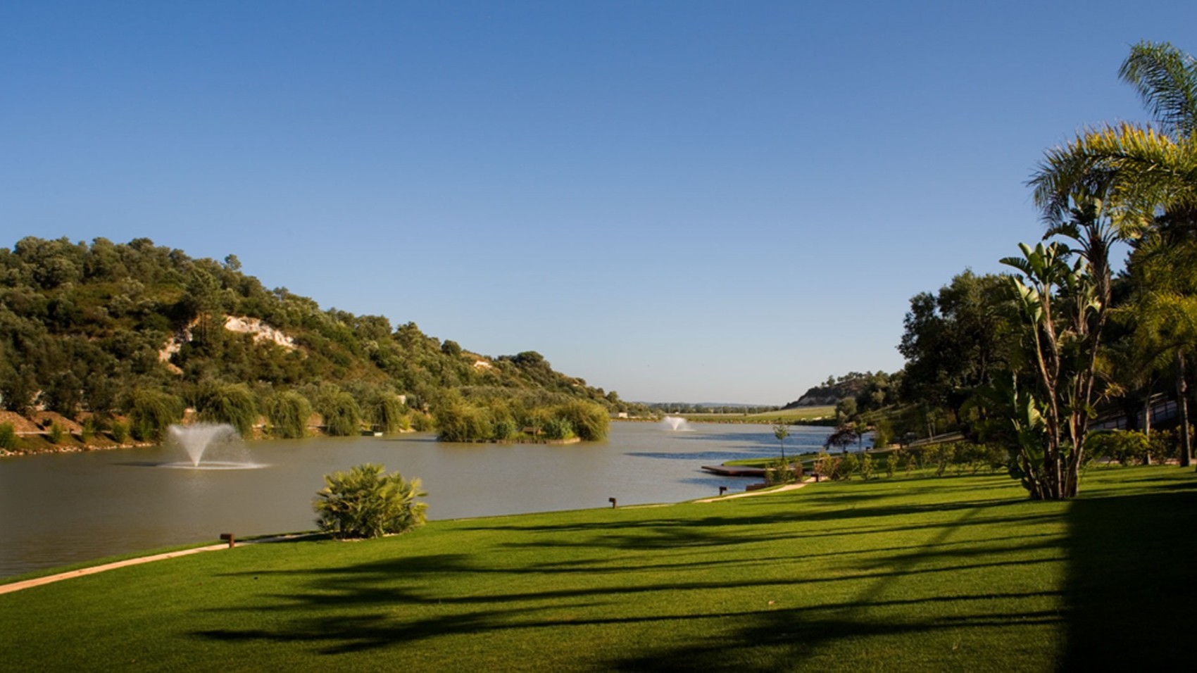 Lake Modern & Hip Wine Estate 