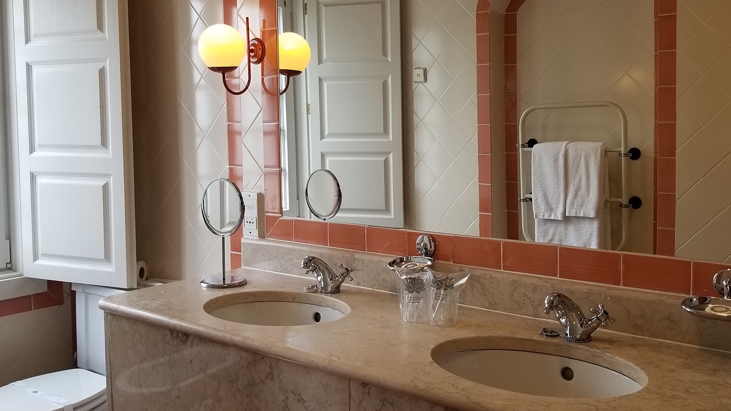 Lawrence's Hotel