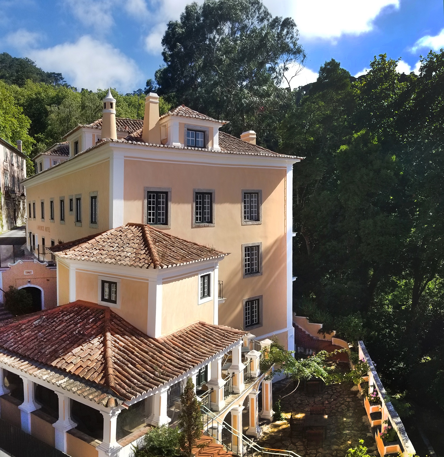 Lawrence's Sintra