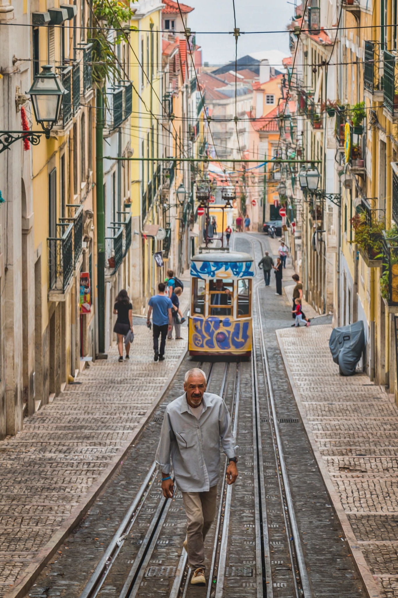 Lisbon-by-Tuk-tuk-by-Boat-chiado