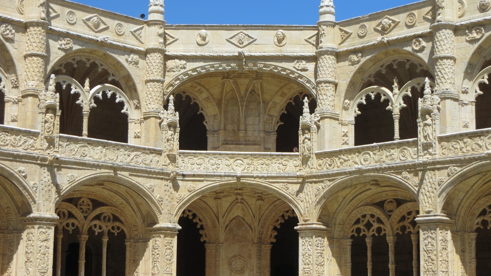 Lisbon-Classic-Journey-jeronimos-monastery-cloysters