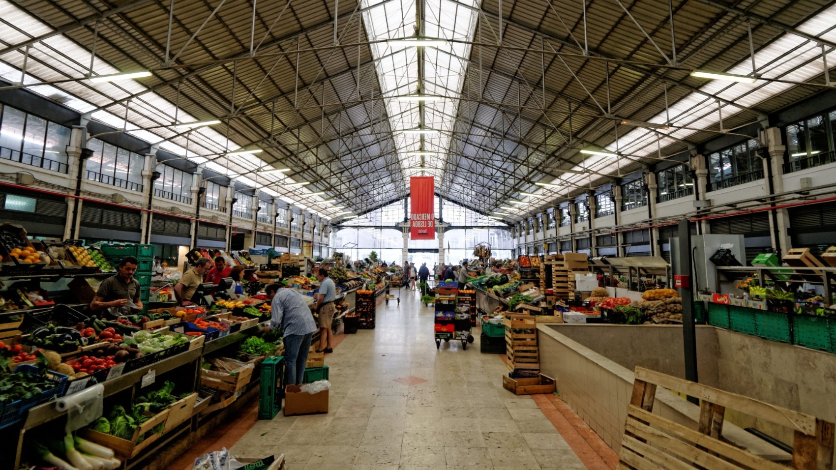 Lisbon-Cooking-Experience-Tuk-Tuk-market
