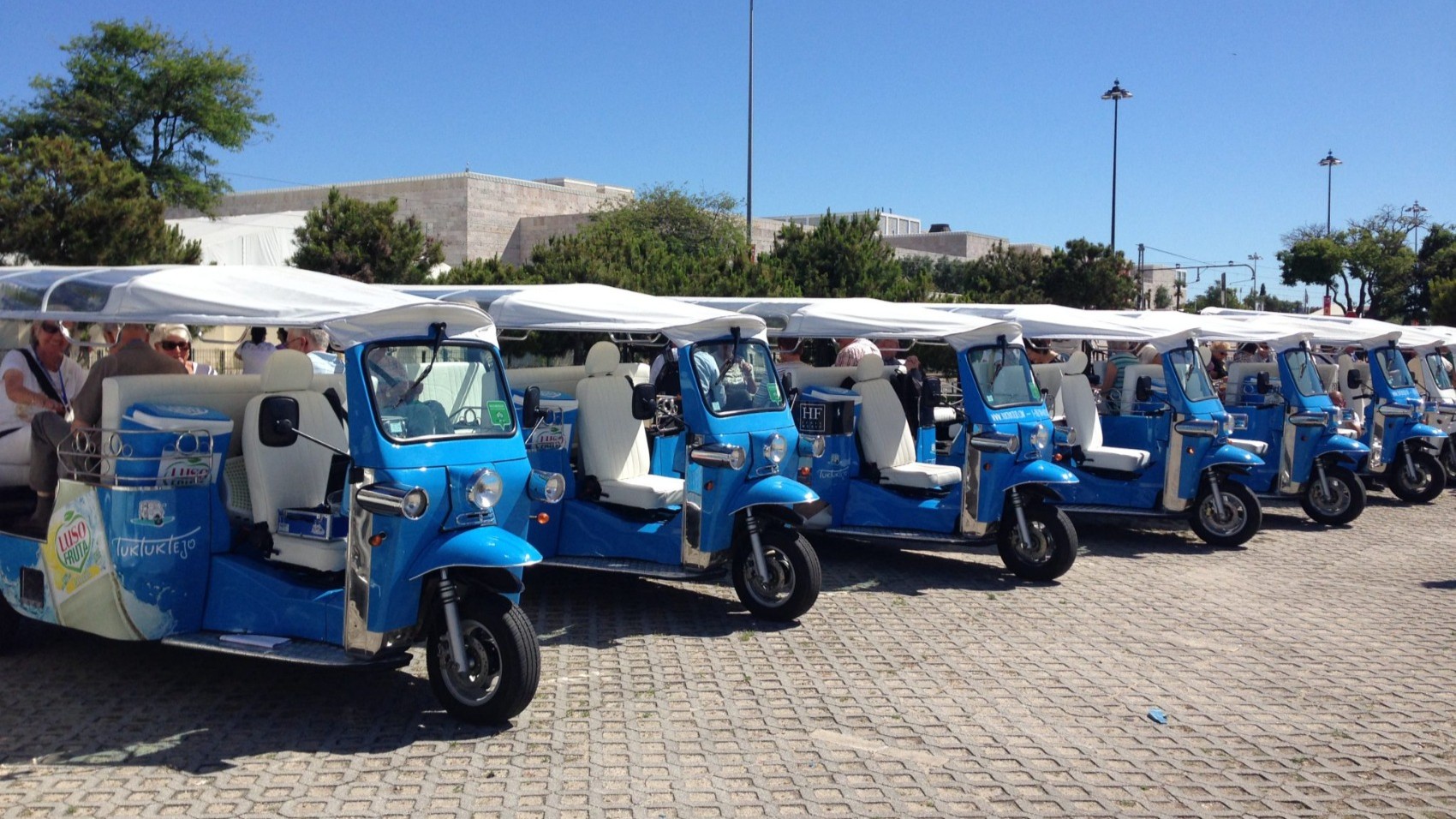 Lisbon-Highlights-Medieval-district-by-tuk-tuk-lisbon-tuk-tuk