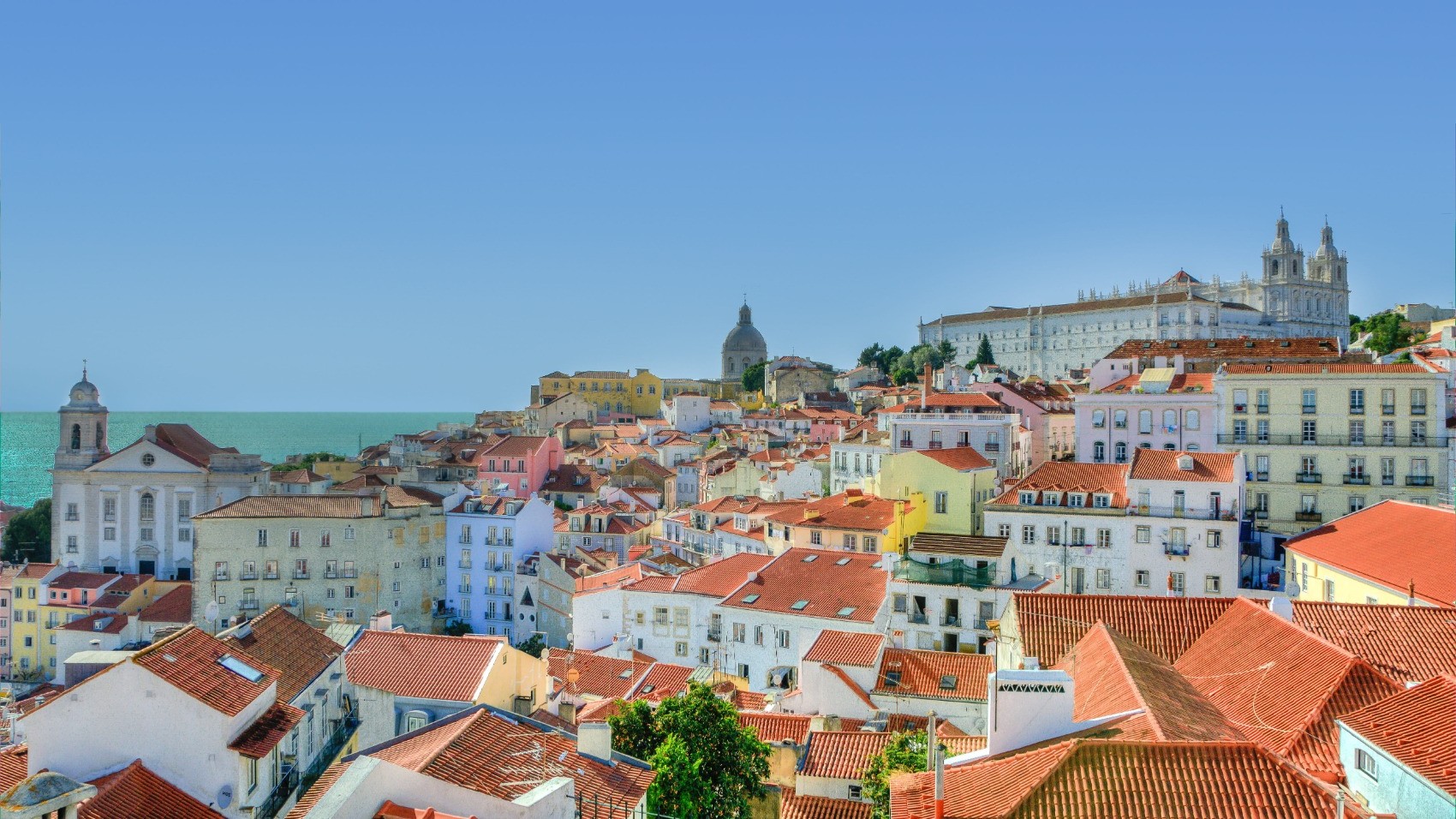 Lisbon-Jewish-Quarters-roofs