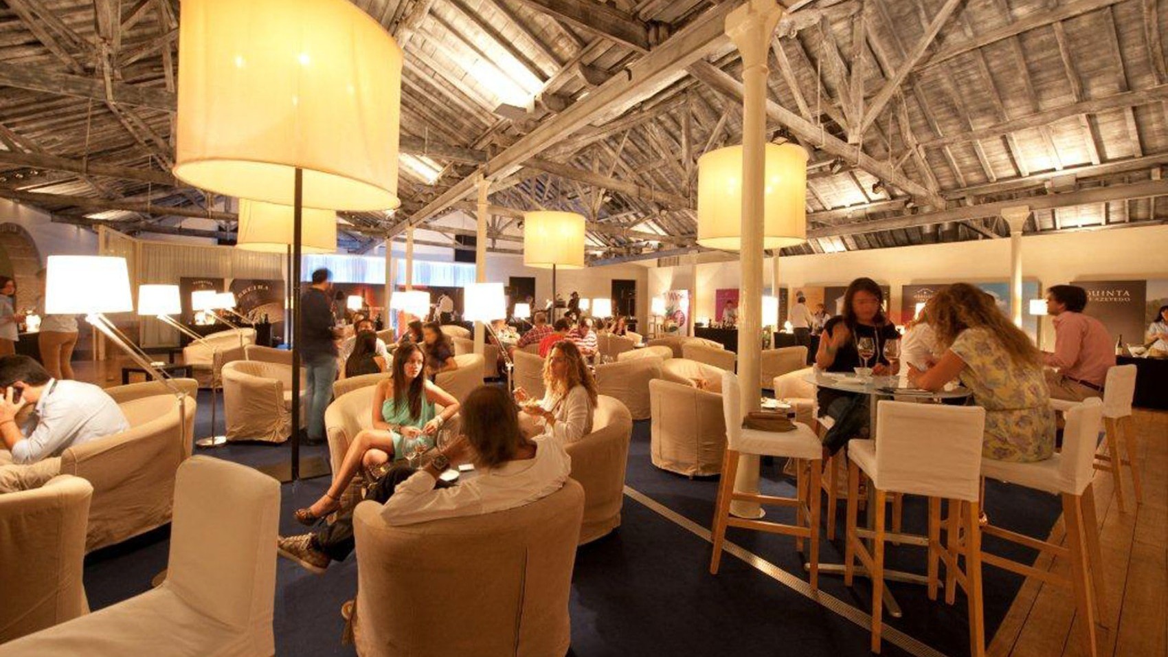 Lounge 18th Century Wine Lodge