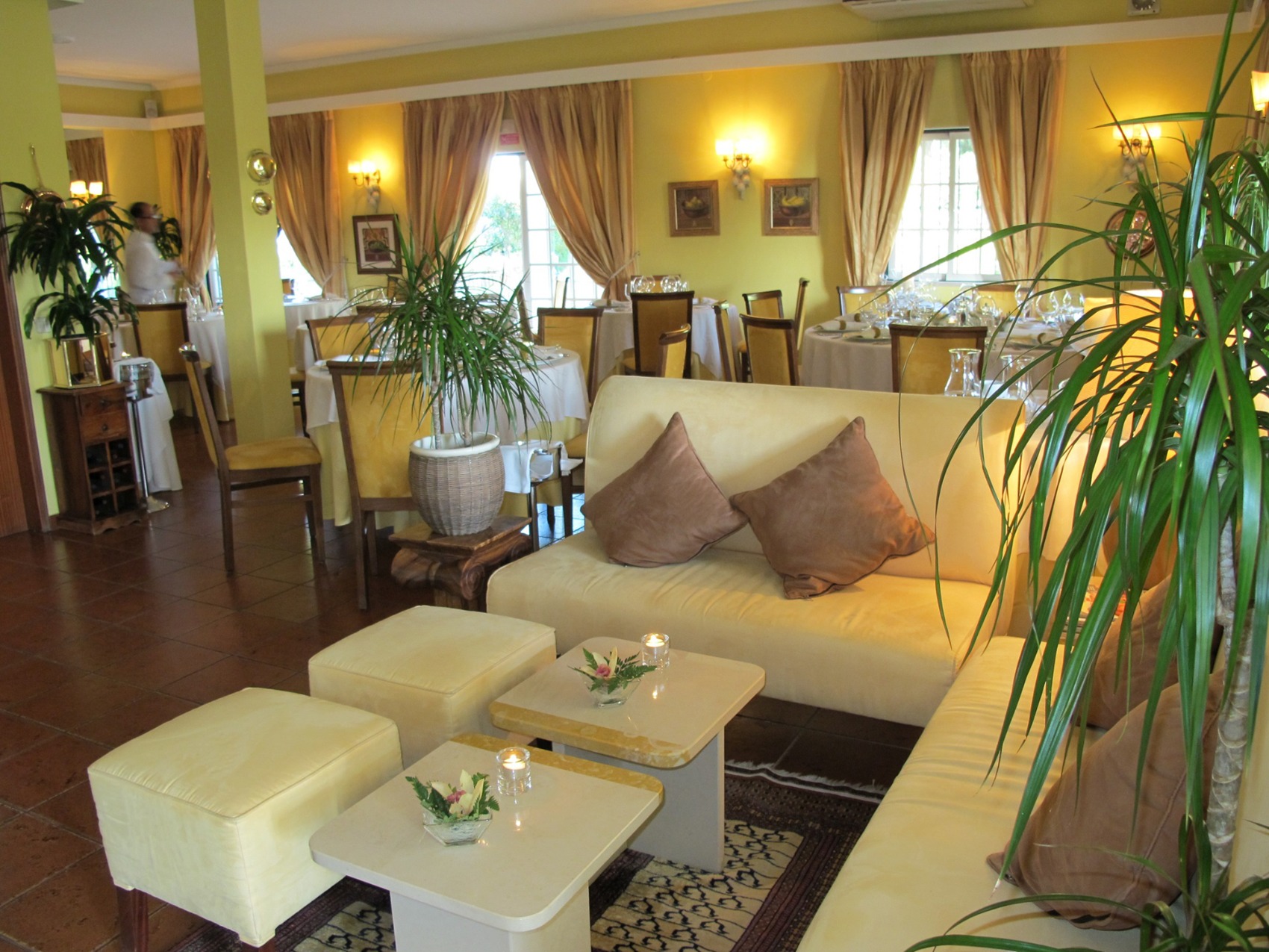 Lounge WLE Restaurant