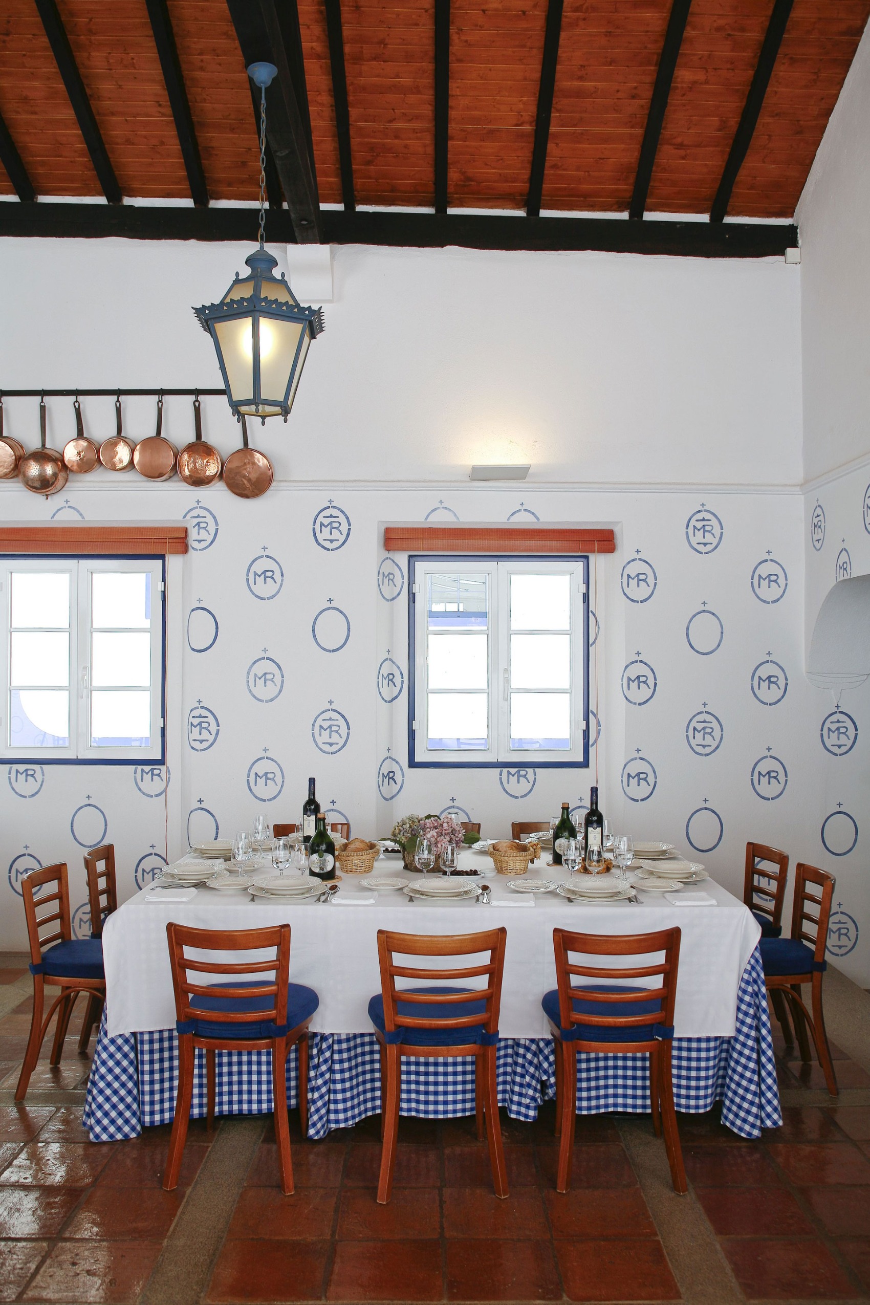 Modern Wine Estate Table