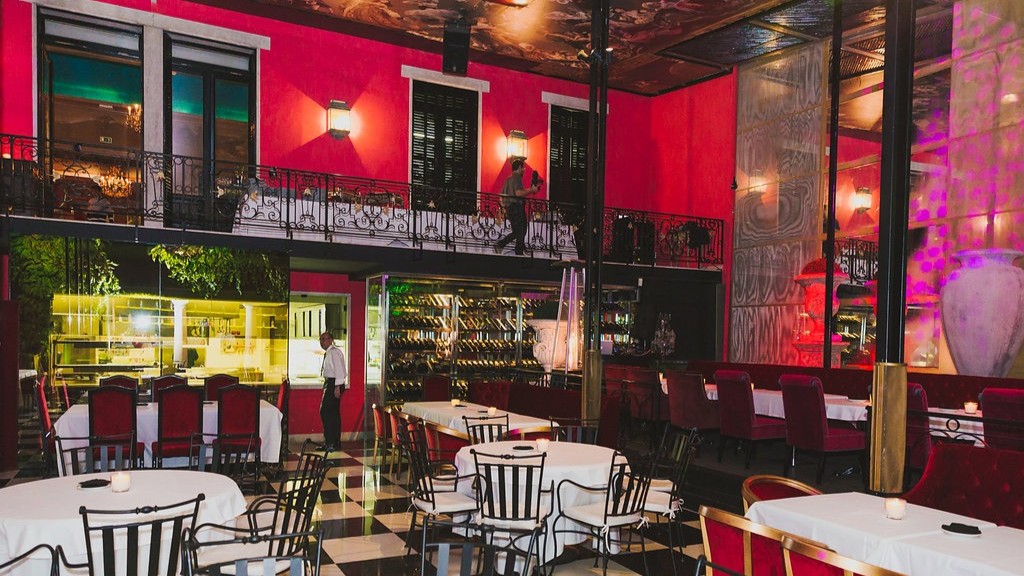 Petite Palais Decoration