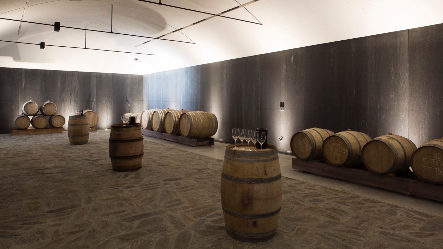 Porto Surrounding for Wine Lovers ct winery barrels