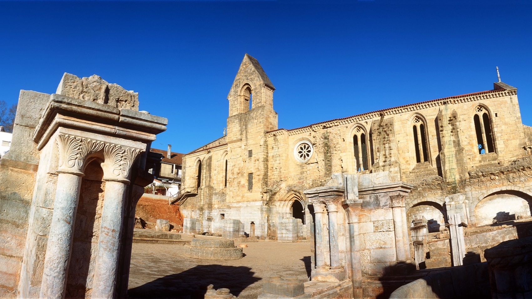 Turismo Centro de Portugal - Porto Surrounding With Coimbra Cultural Tour monastery outside