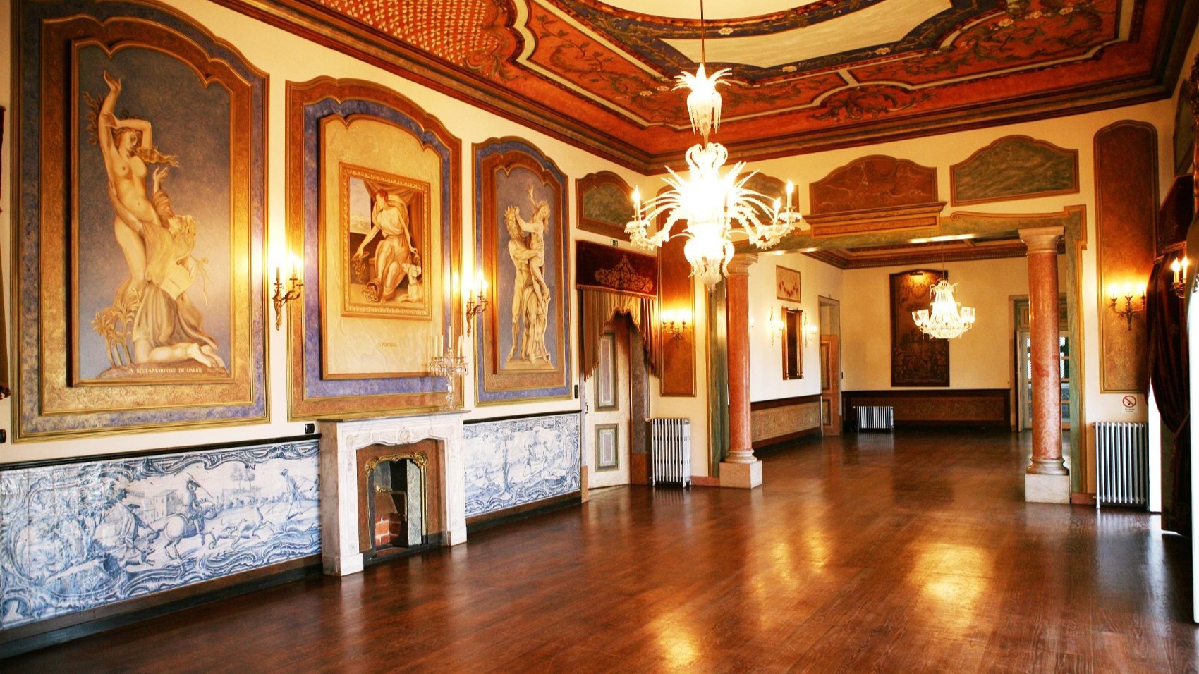 Room 17th Century Charming Palace