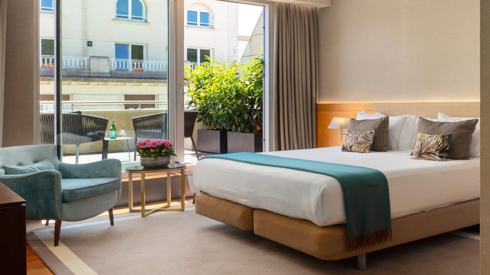 Room - The Artist Grand Hotel of Art 