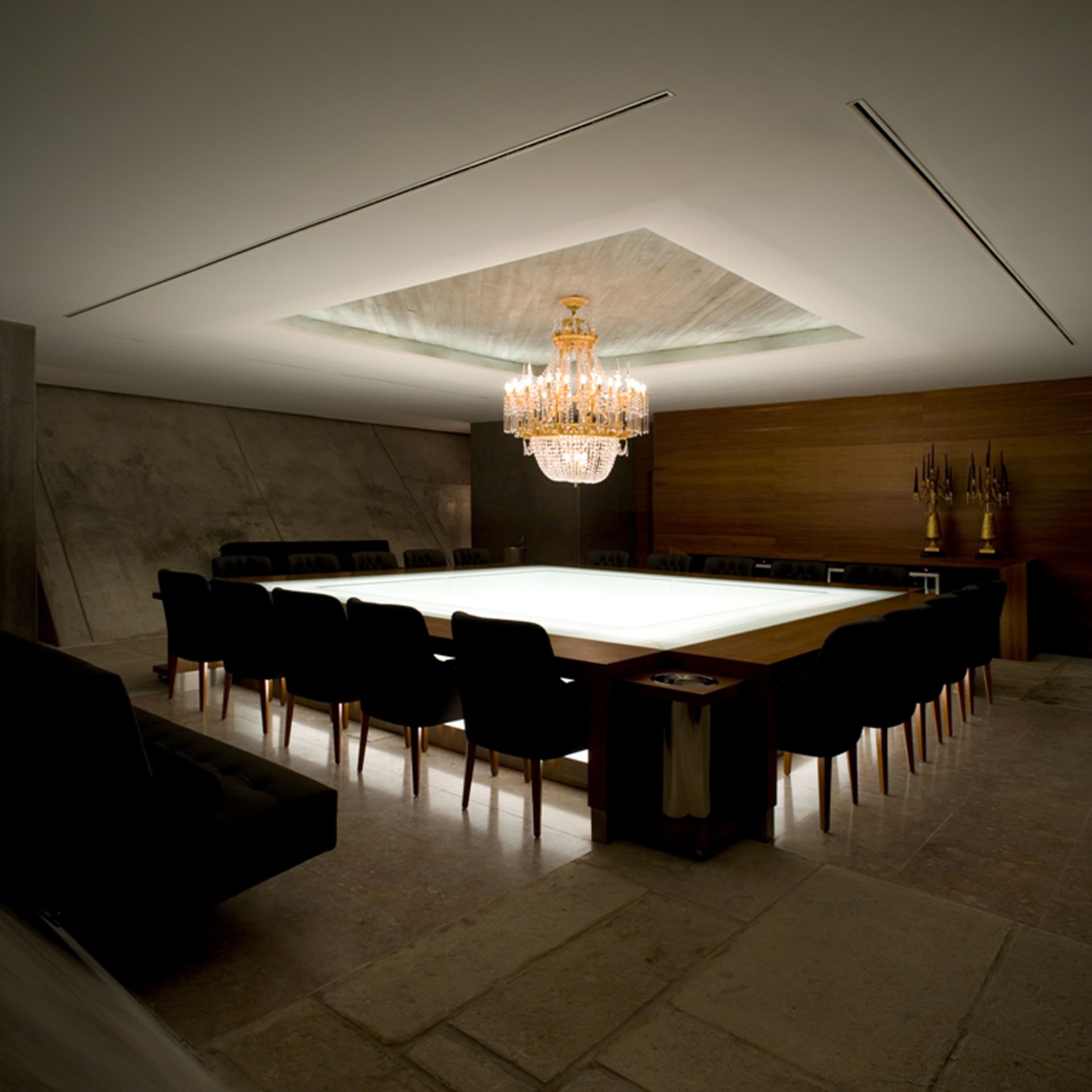 Room Modern & Hip Wine Estate 