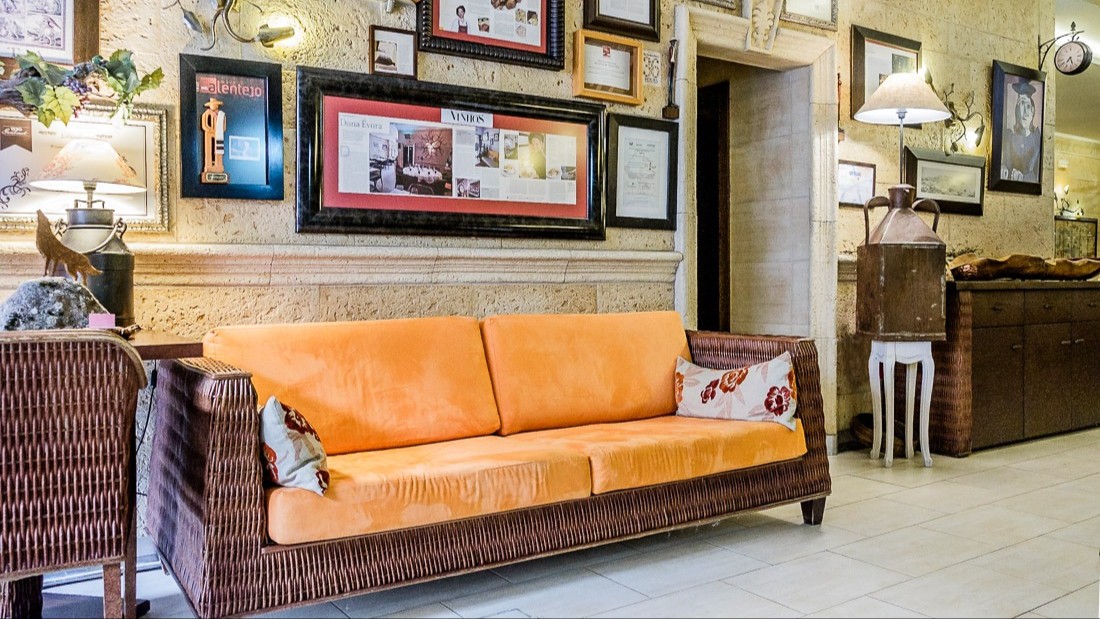 Sofa DJ Restaurant