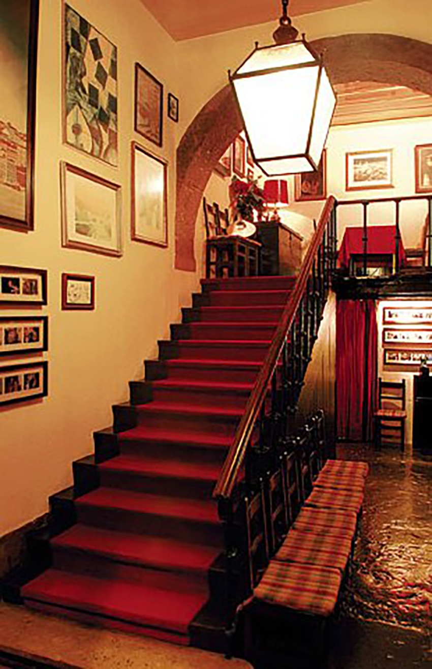 Stairs CFD Restaurant