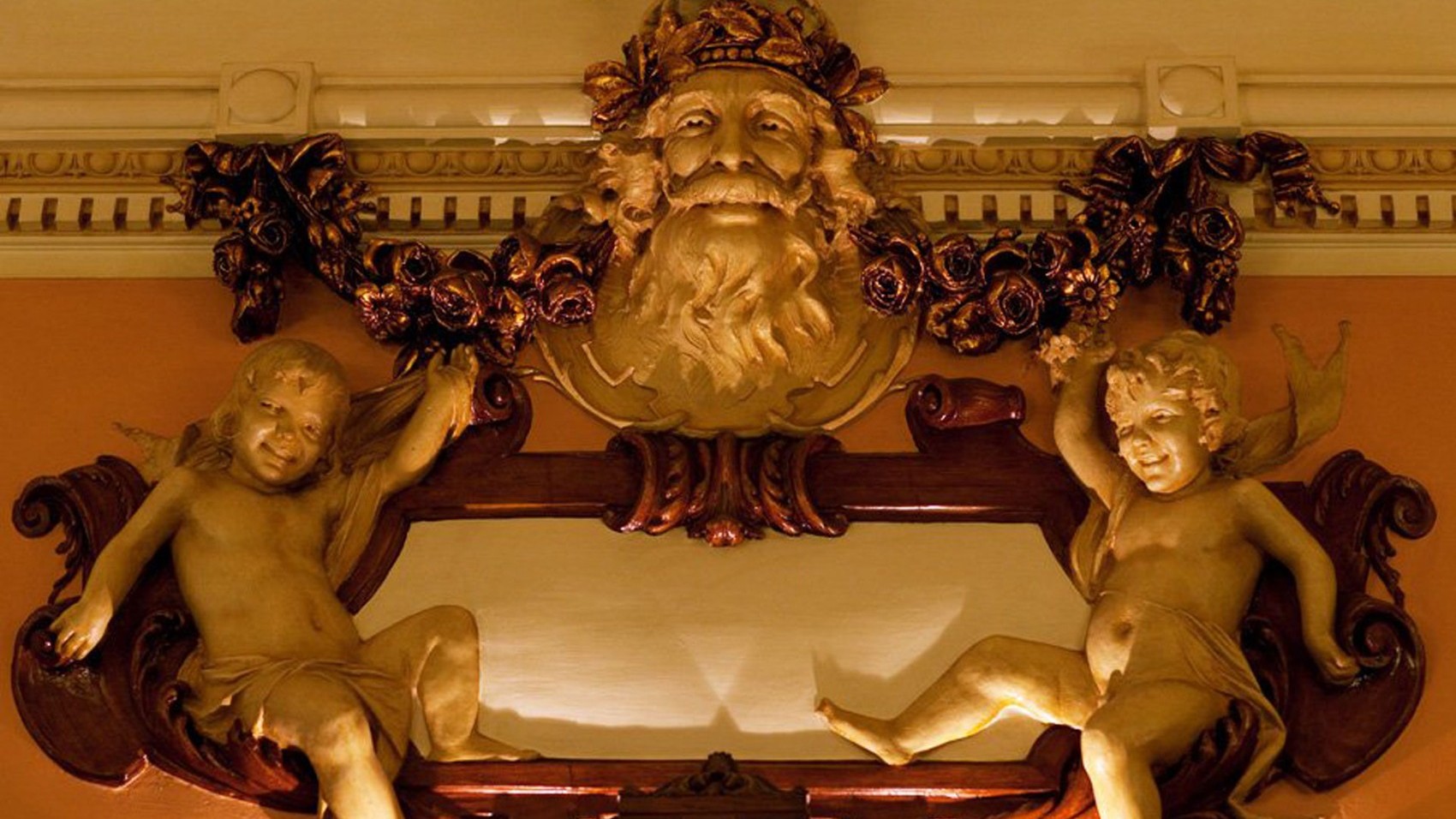 Statues CFM Restaurant