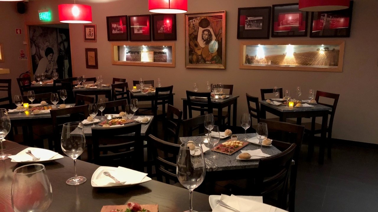 Tables AM Restaurant