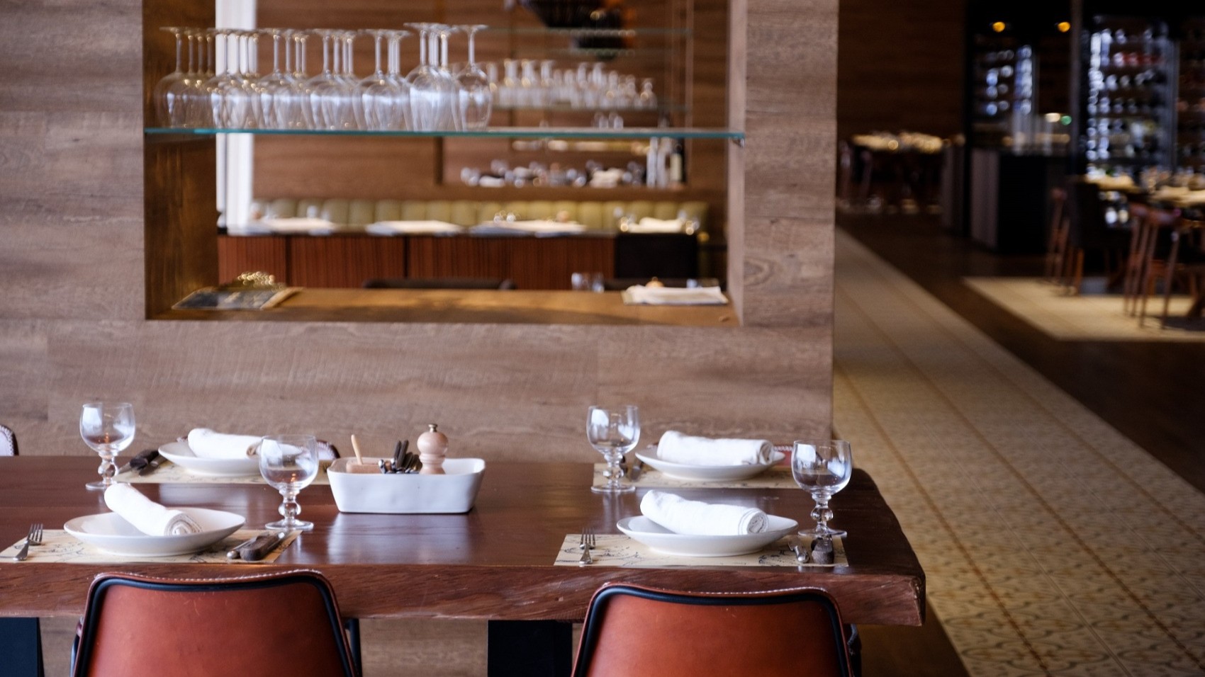 Tables ATA Restaurant