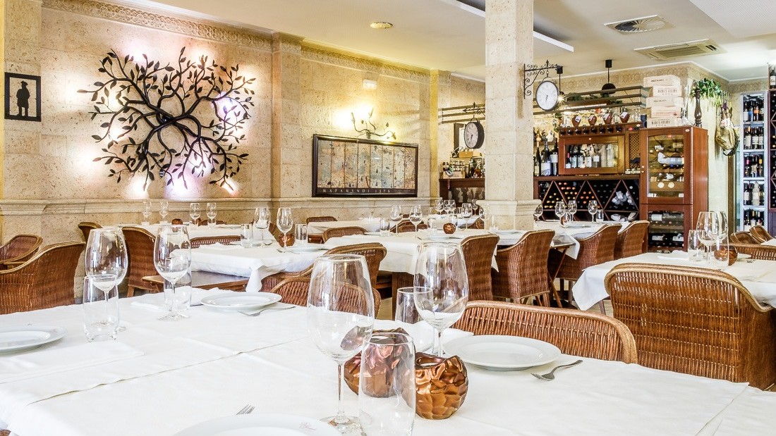 Tables DJ Restaurant