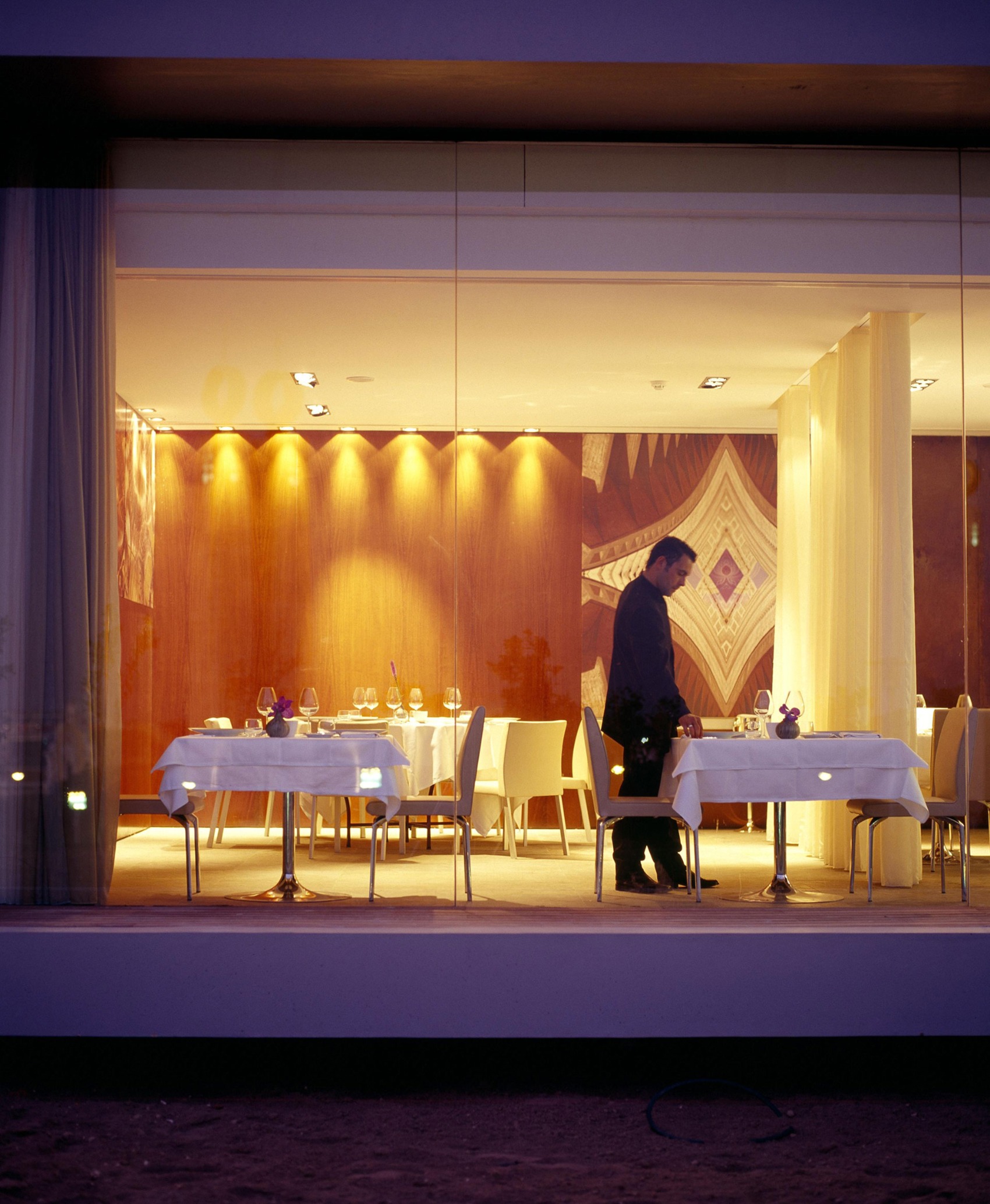 Tables EL Restaurant