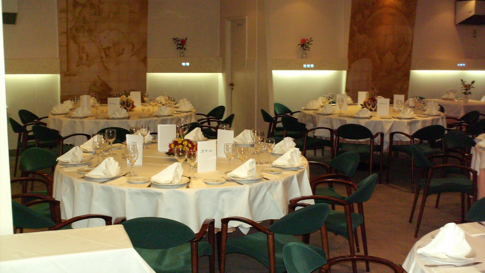 Tables OL Restaurant