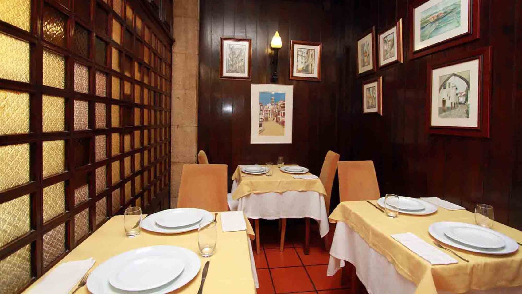 Tables TB Restaurant