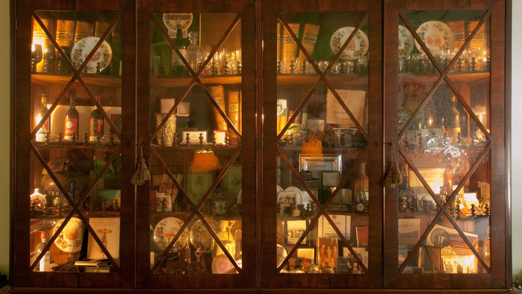 Traditional Wine Lodge Decoration