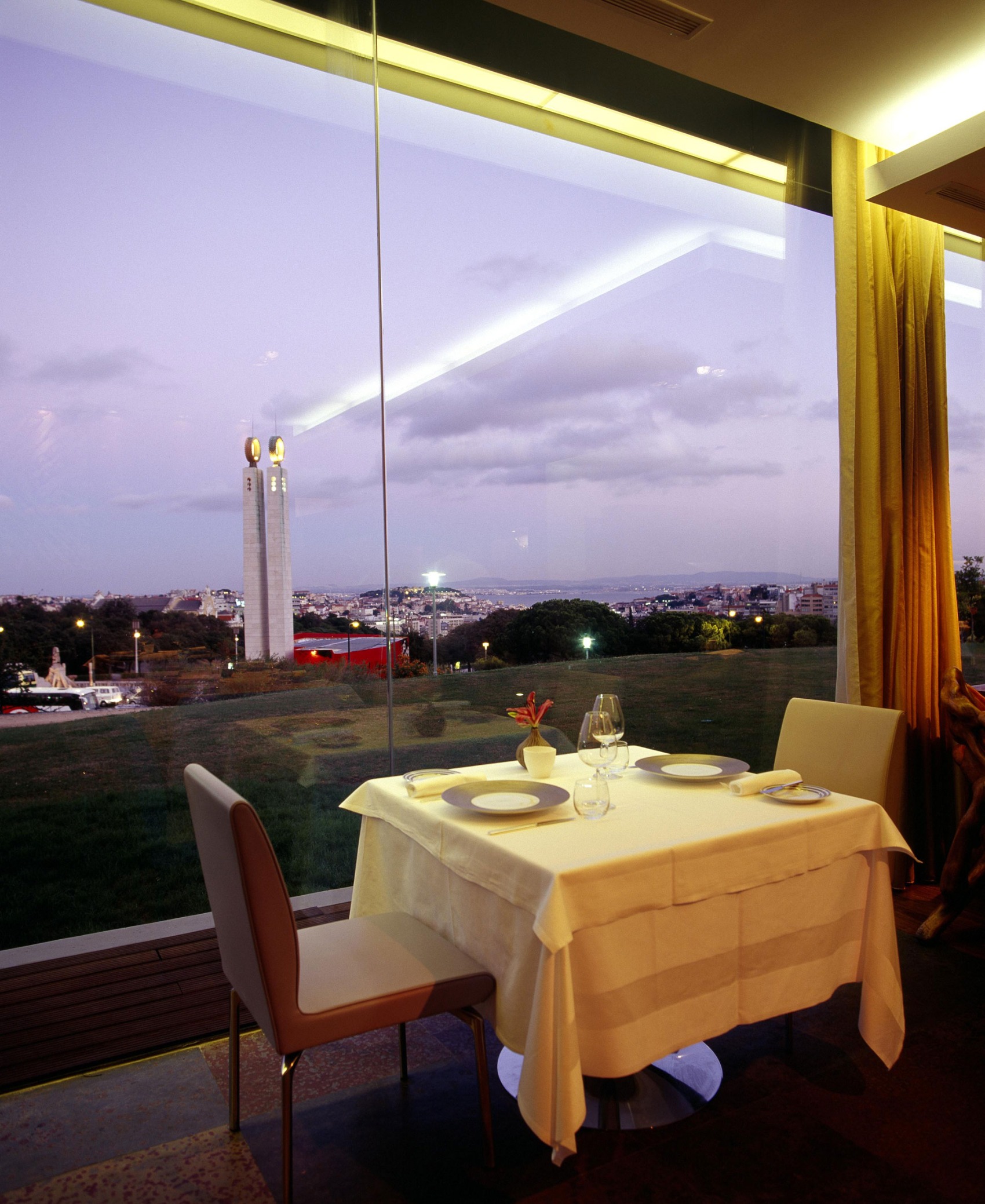 View EL Restaurant