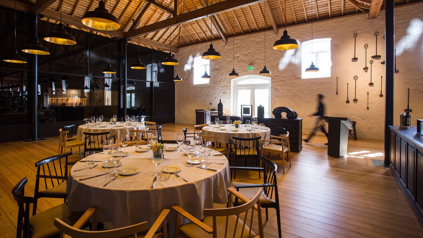 VN Restaurant Interior