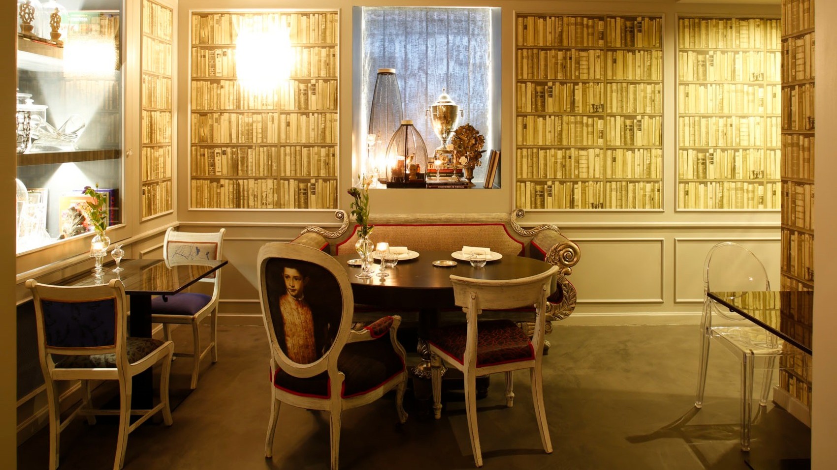 Wall CM Restaurant